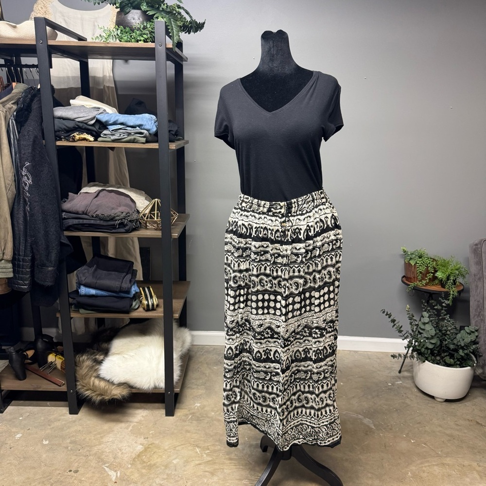 Cotton black and white full skirt all over pattern gauzy womens XL India Boho